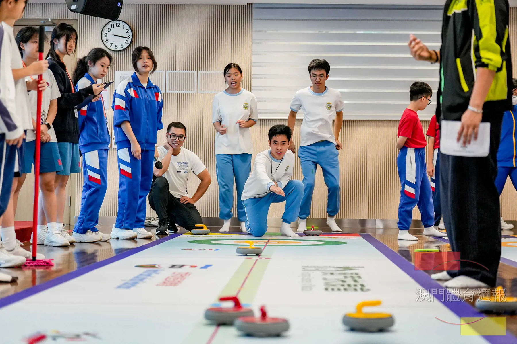 副2 協同學校學生享受比賽.jpg